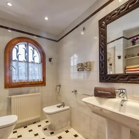 Sleeps 8 Pool Wifi Villa Lloret de Mar