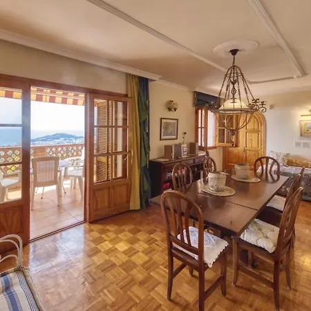 Sleeps 8 Pool Wifi Вилла Льорет-де-Мар